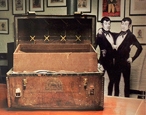 Trunk and picture of Siamese Twins Eng and Chang.