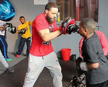 Derrick Felder (Trainer Dee) works with one of his youths at the Ridiculously Fitt boxing gym. (Photo: RidiculouslyFitt.com)
