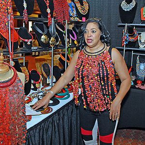 Hair Show host and radio personality Lady B doing her own shopping for products! (Photo: Bill Z. Foster)