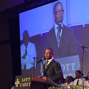 Rev. Dr. Alyn E. Waller, pastor of Enon Tabernacle Baptist Church, delivers the annual President’s Message at the 119th Session of the Lott Carey Missional Community.  (Photo courtesy: Enon Tabernacle Baptist Church)